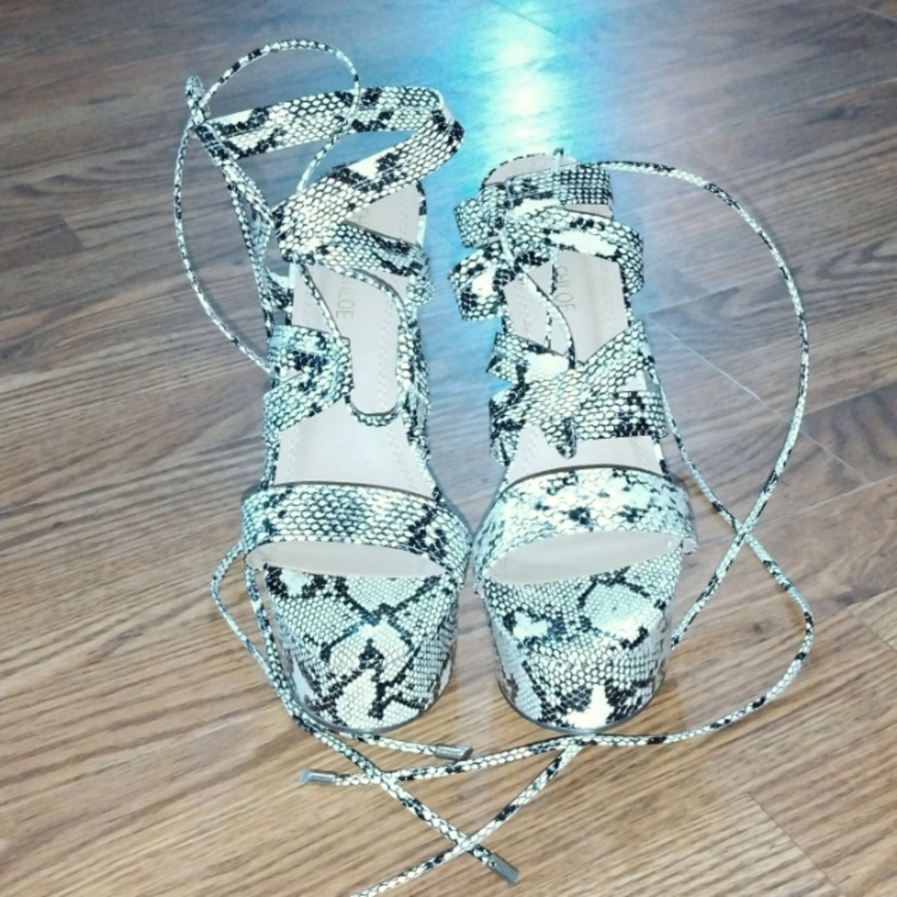 Chase + Chloe Faux White Reptile SnakeSkin Platform Wrap Tie Heels size 8.5